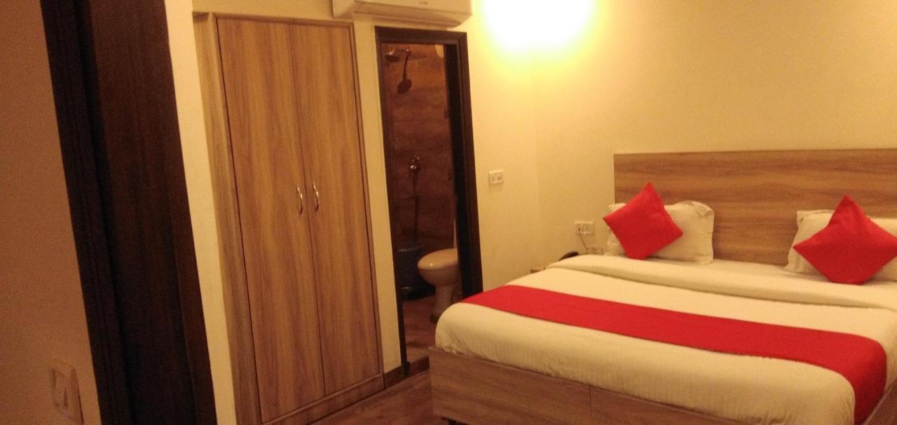 Airport hotel Golden Bliss New Delhi Buitenkant foto