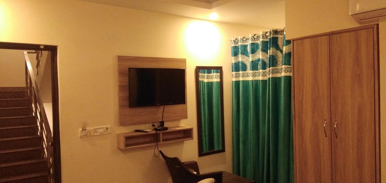 Airport hotel Golden Bliss New Delhi Buitenkant foto
